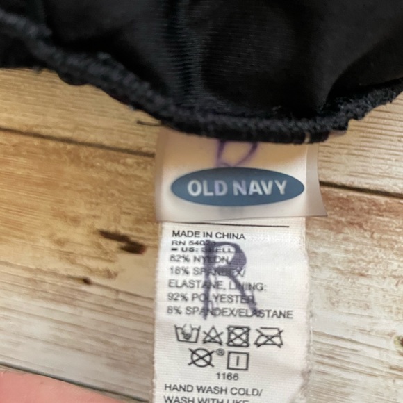 Old Navy Women’s Square-Neck Swim Top - Picture 6 of 8